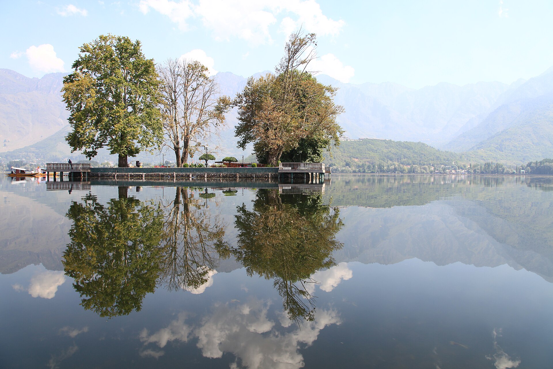 Char Chinar island on Dal Lake, stop on the Essence of Kashmir 3-day tour
